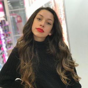 Meet your Posher, Rebecca